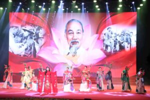 Hơn 1.000 Nghệ Sĩ Biểu Diễn Kỷ Niệm 50 Năm Ngày Giải Phóng Miền Nam