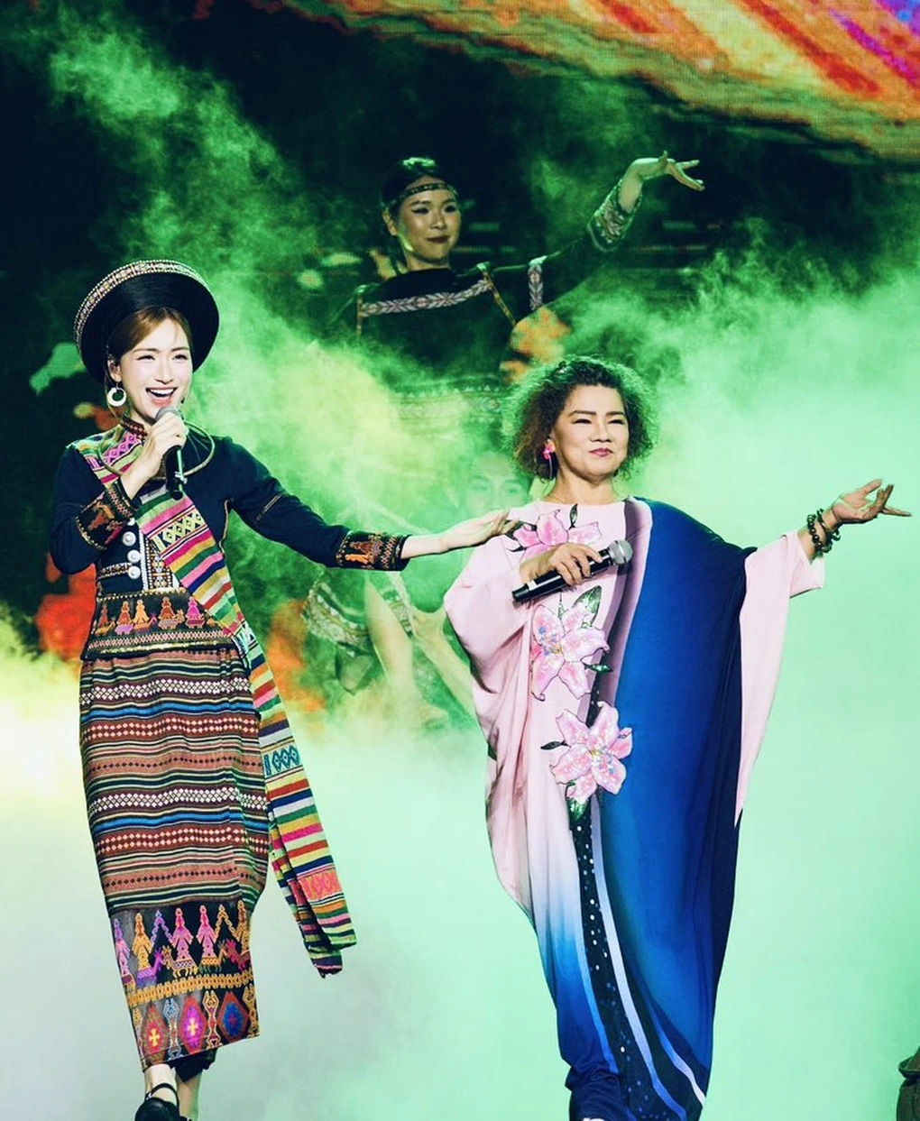 Ca Khúc 'Rừng Xanh Vang Tiếng Ta Lư' gây sốt với màn trình diễn ấn tượng của NSND Thanh Hoa và Hòa Minzy